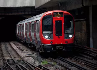 bg_london_underground_train-1046832